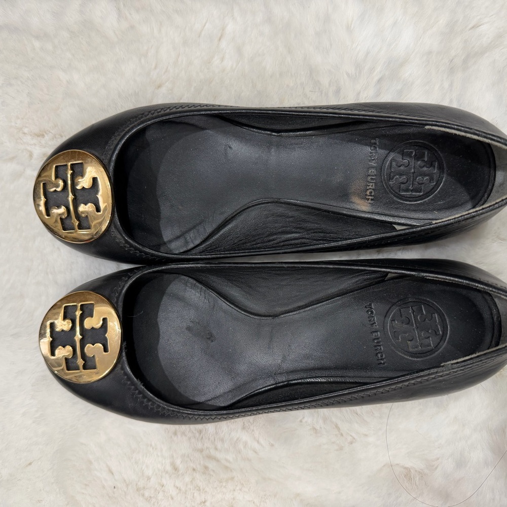 Tory Burch Women's Flats in Black with Gold Accent